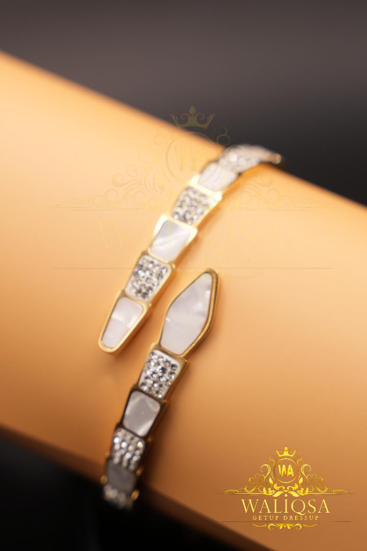 Victoria Cuff